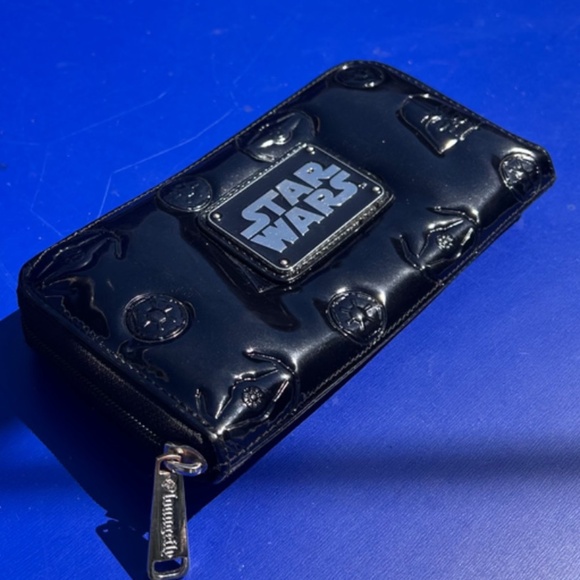 Loungefly Star Wars Black Embossed Wallet Darth Vader - Picture 1 of 5